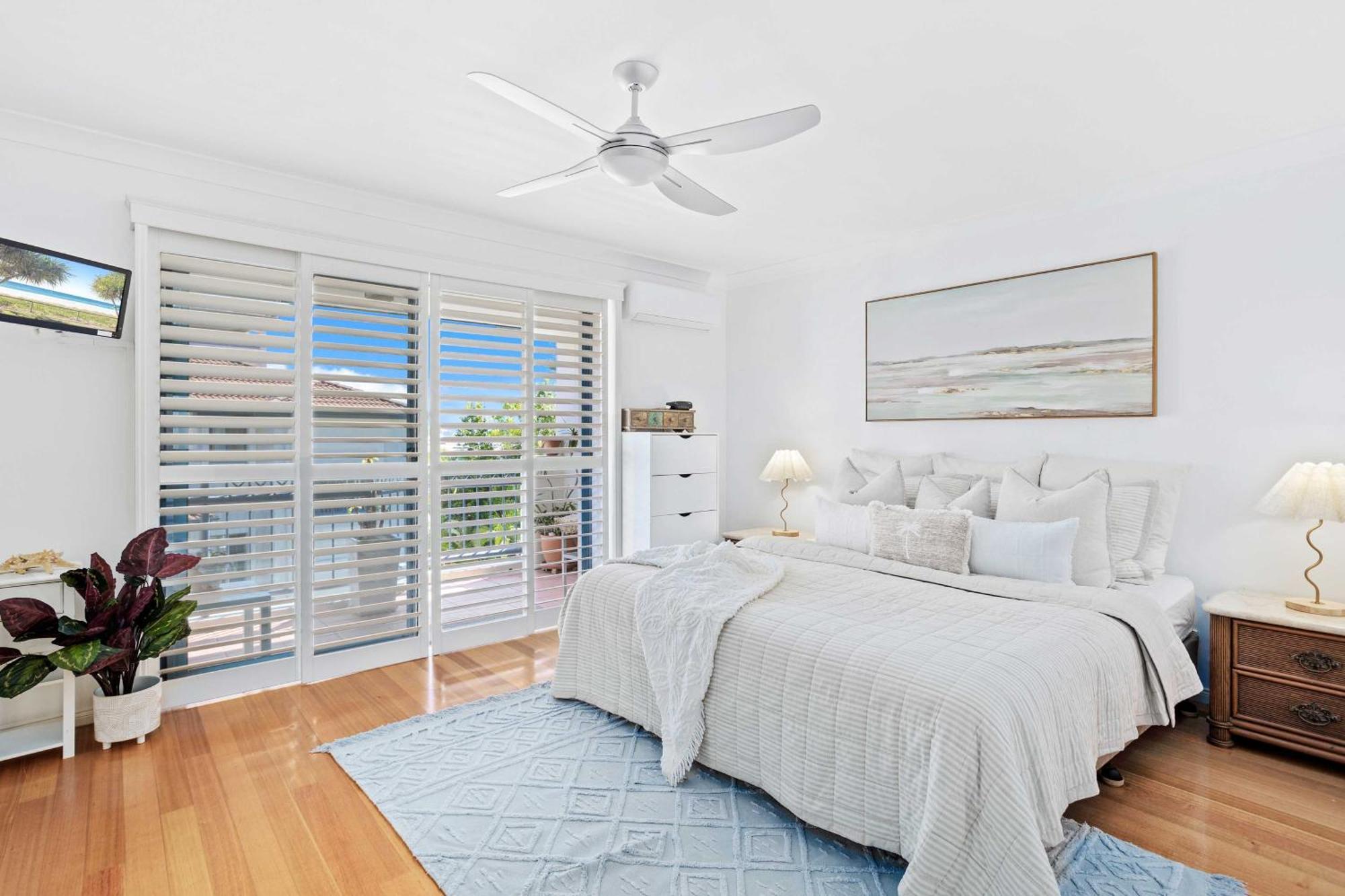 Bella Mare Coolangatta Beachside Apartments Голд-Кост Экстерьер фото